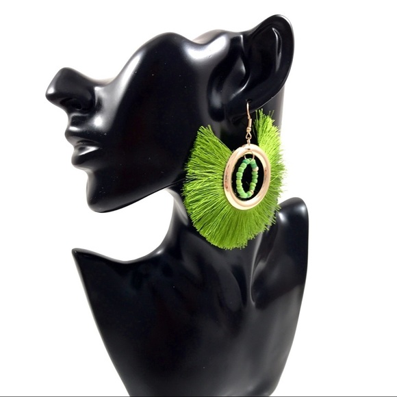 Large gold hoop green tassel circle earrings - Picture 5 of 8
